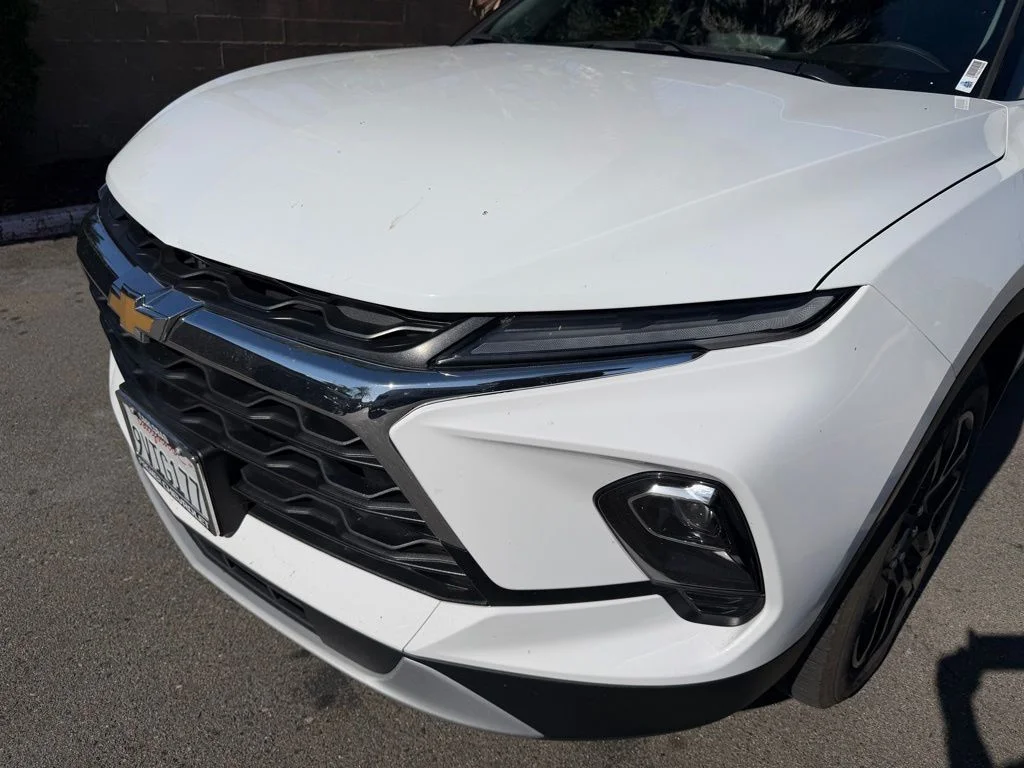 Used 2025 White Chevrolet LT image 5