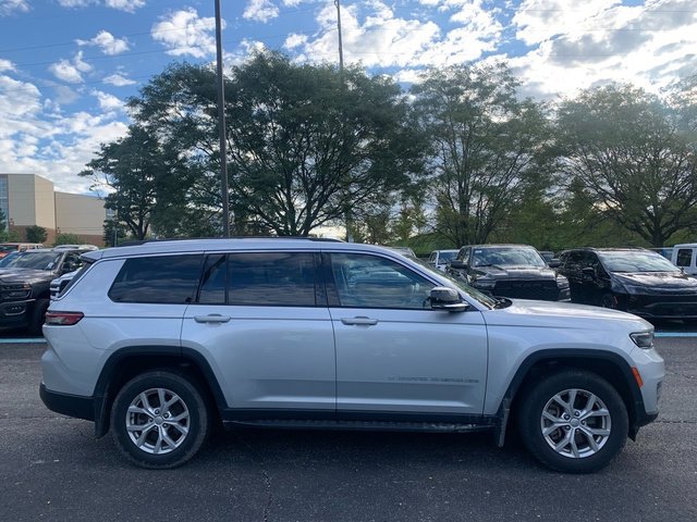 Used 2023 Silver Jeep Limited image 7