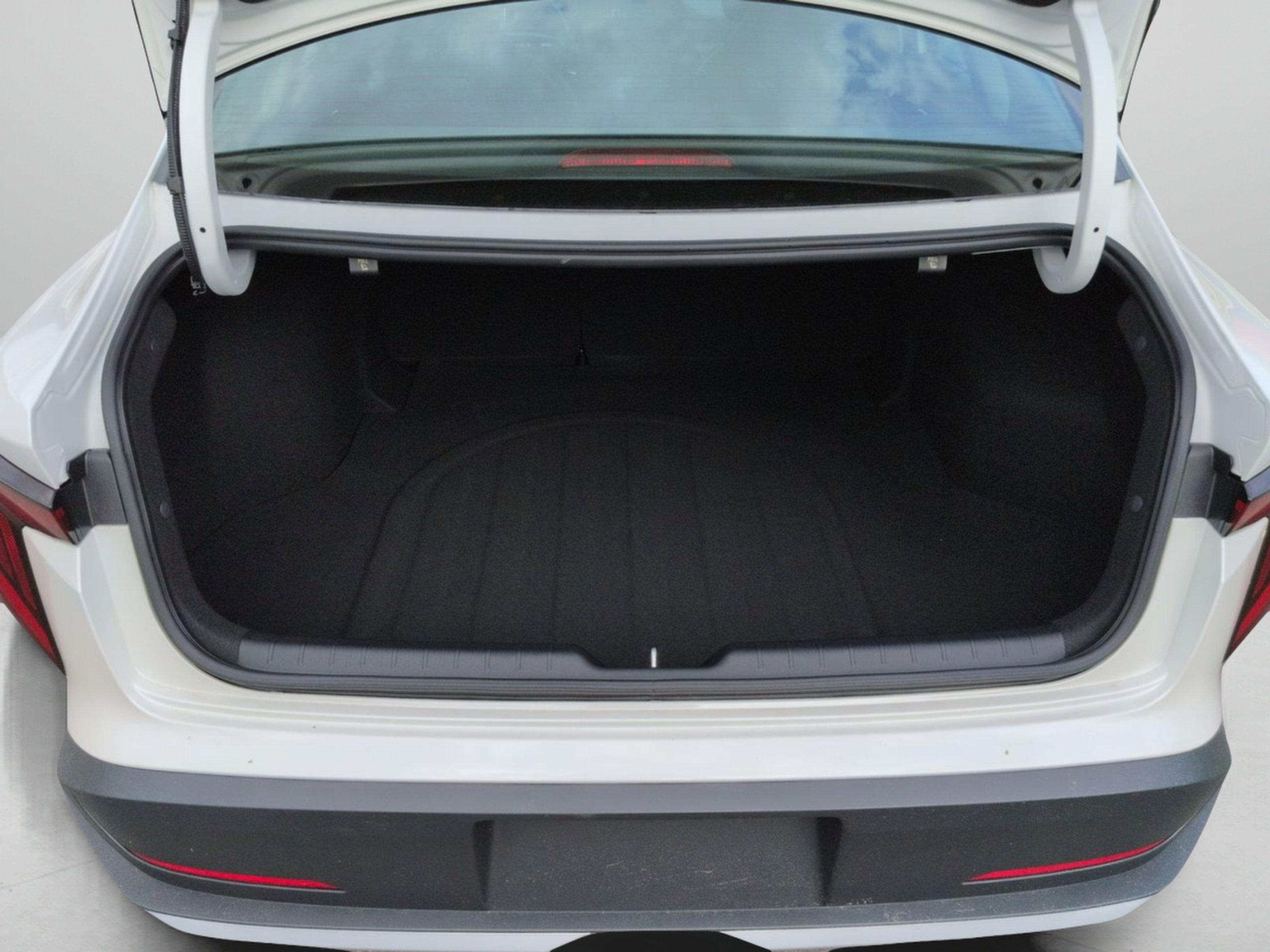 New 2026 Snow White Pearl Kia EX image 23