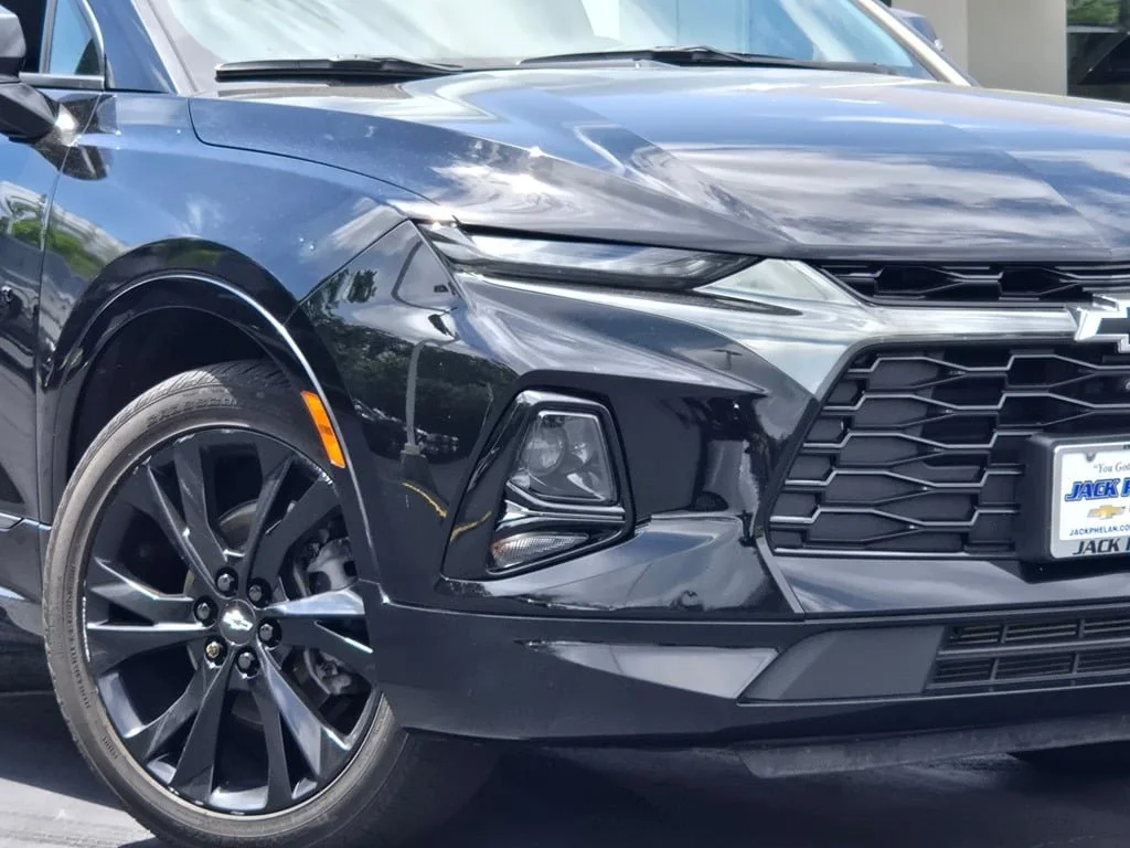Used 2021 BLACK Chevrolet RS image 3