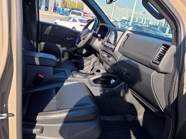 Used 2022  Nissan PRO-4X image 19