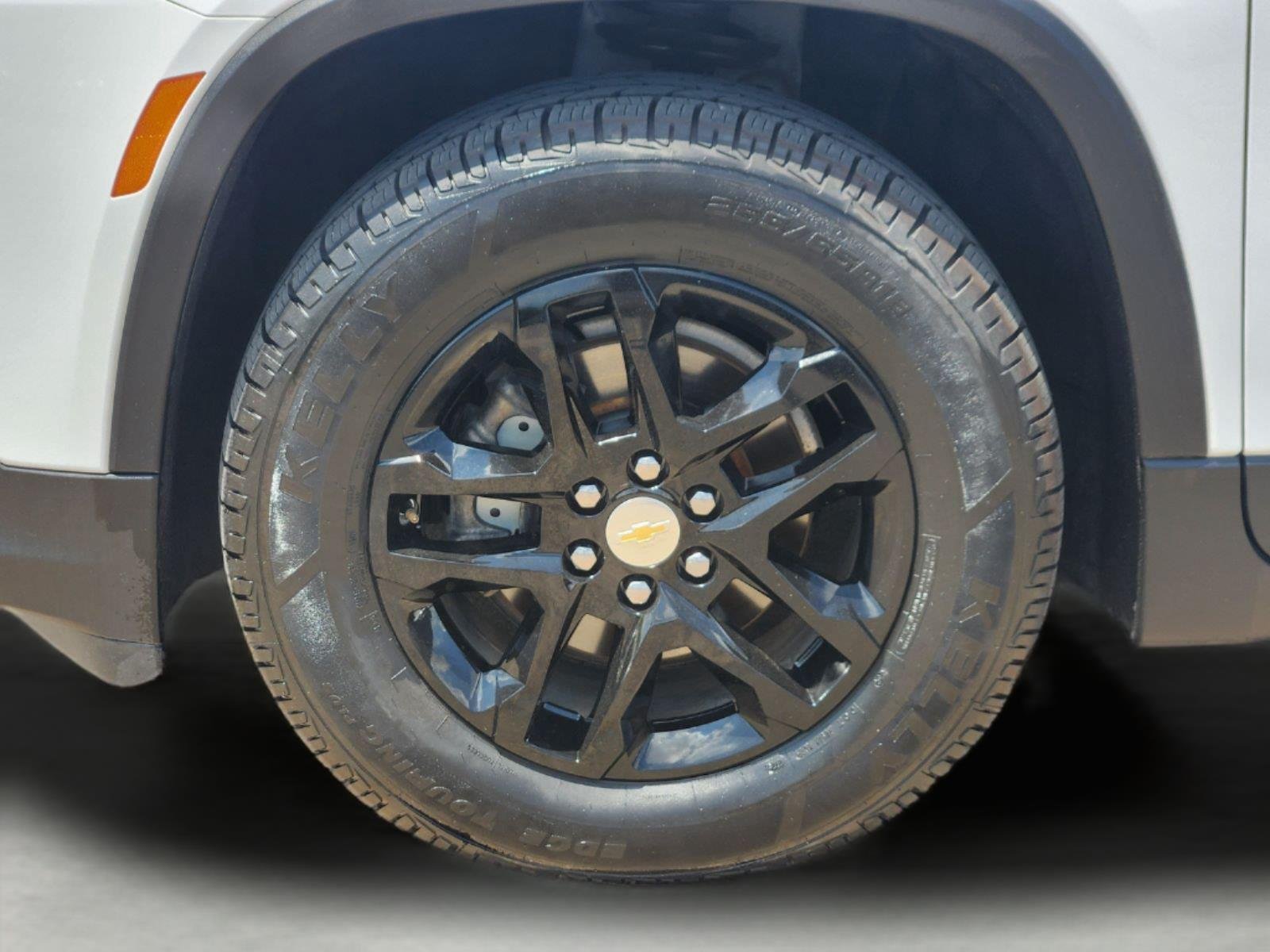 Used 2024 Summit White Chevrolet LS image 9