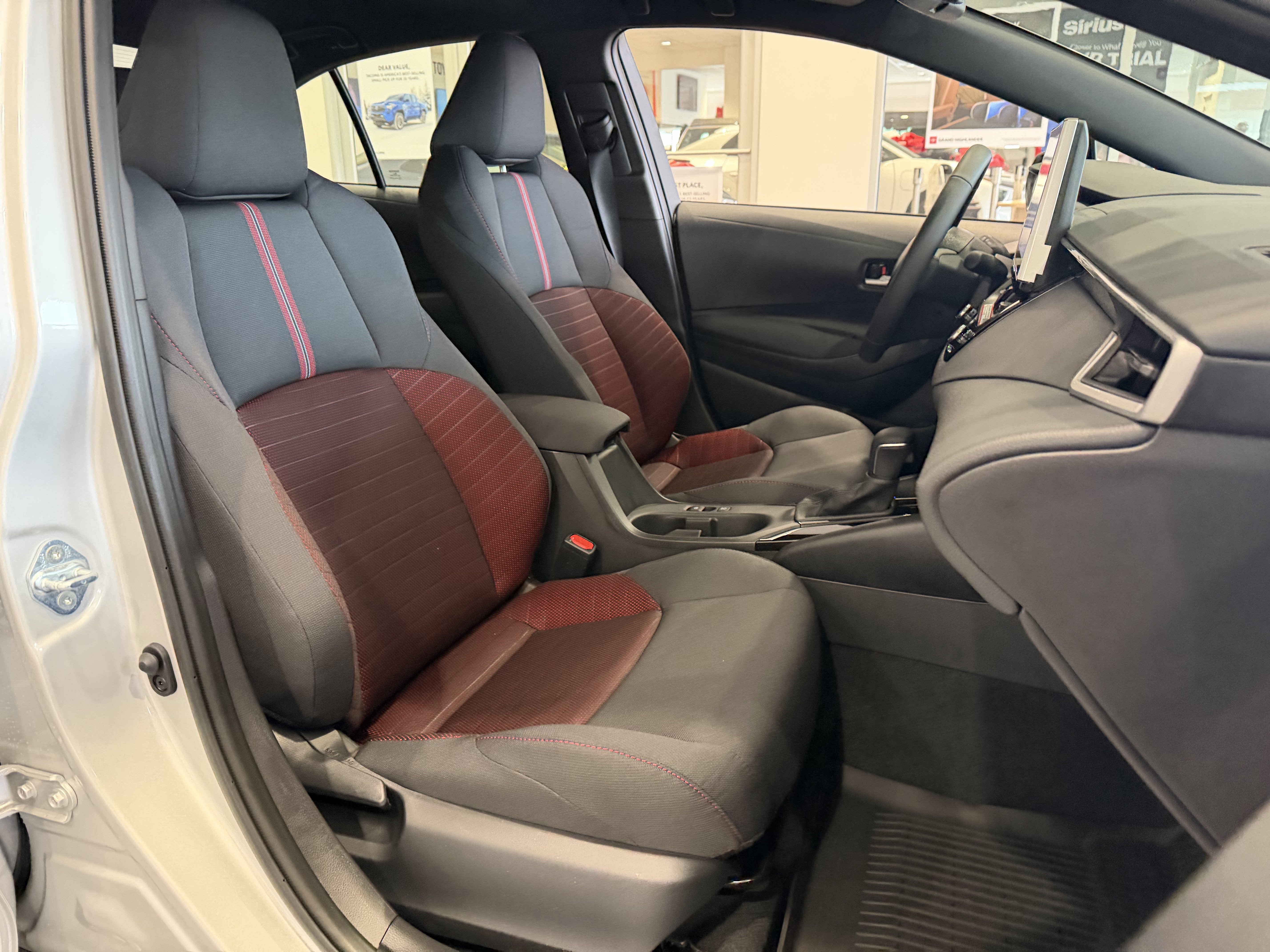 2026 Toyota Corolla SE - Photo 37