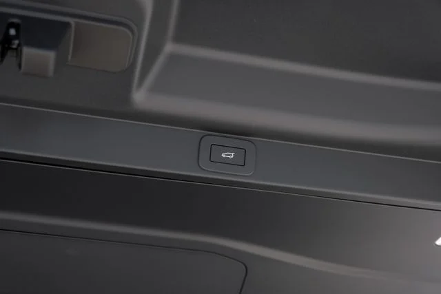 New 2026  Land Rover SE image 65