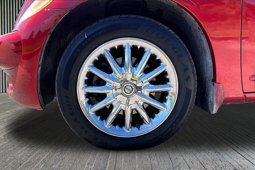 Used 2005 Red Chrysler Touring image 10