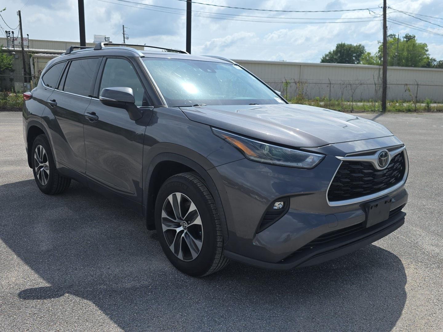Used 2021 Magnetic Gray Metallic Toyota XLE image 1