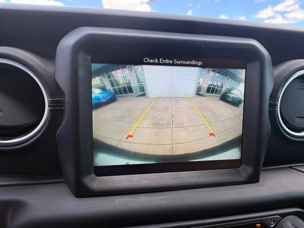 Used 2018 White Jeep Unlimited Sahara image 20