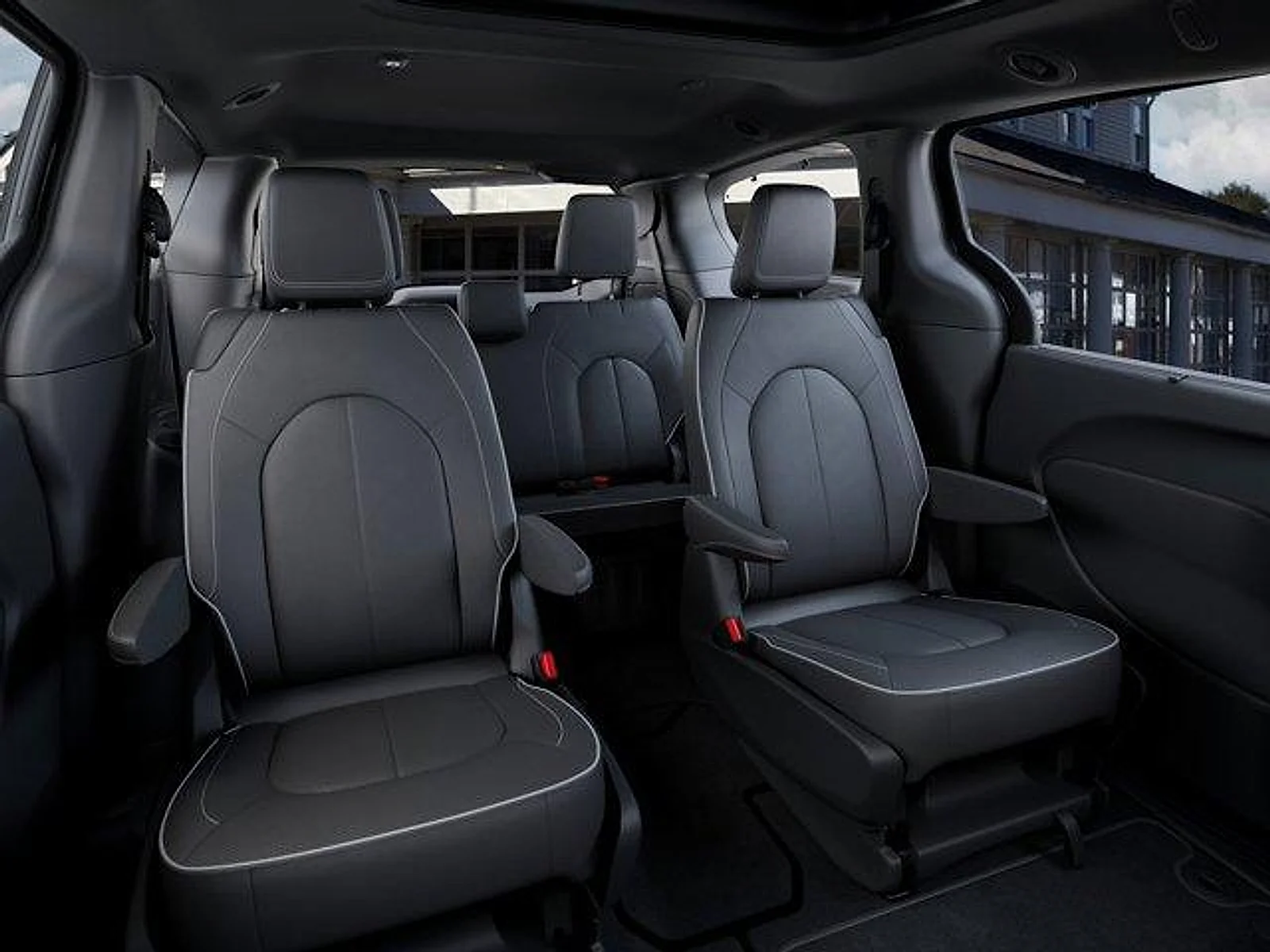 New 2026 Diamond Black Crystal Pearl-Coat Exterior Paint Chrysler Limited AWD image 15
