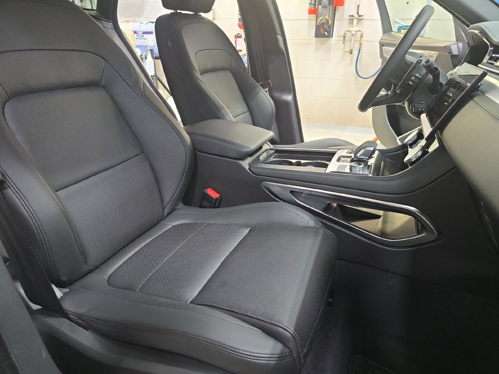 2023 Jaguar F-Pace S - Photo 11