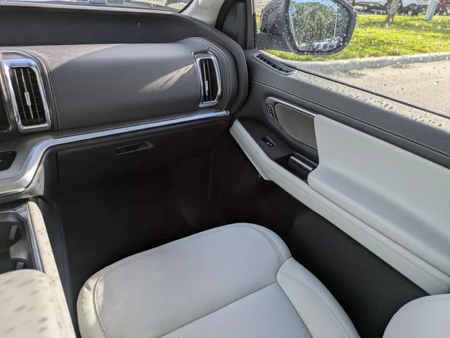 New 2026 Glacier Gray Metallic Tri-Coat Ford MAX Platinum® image 17