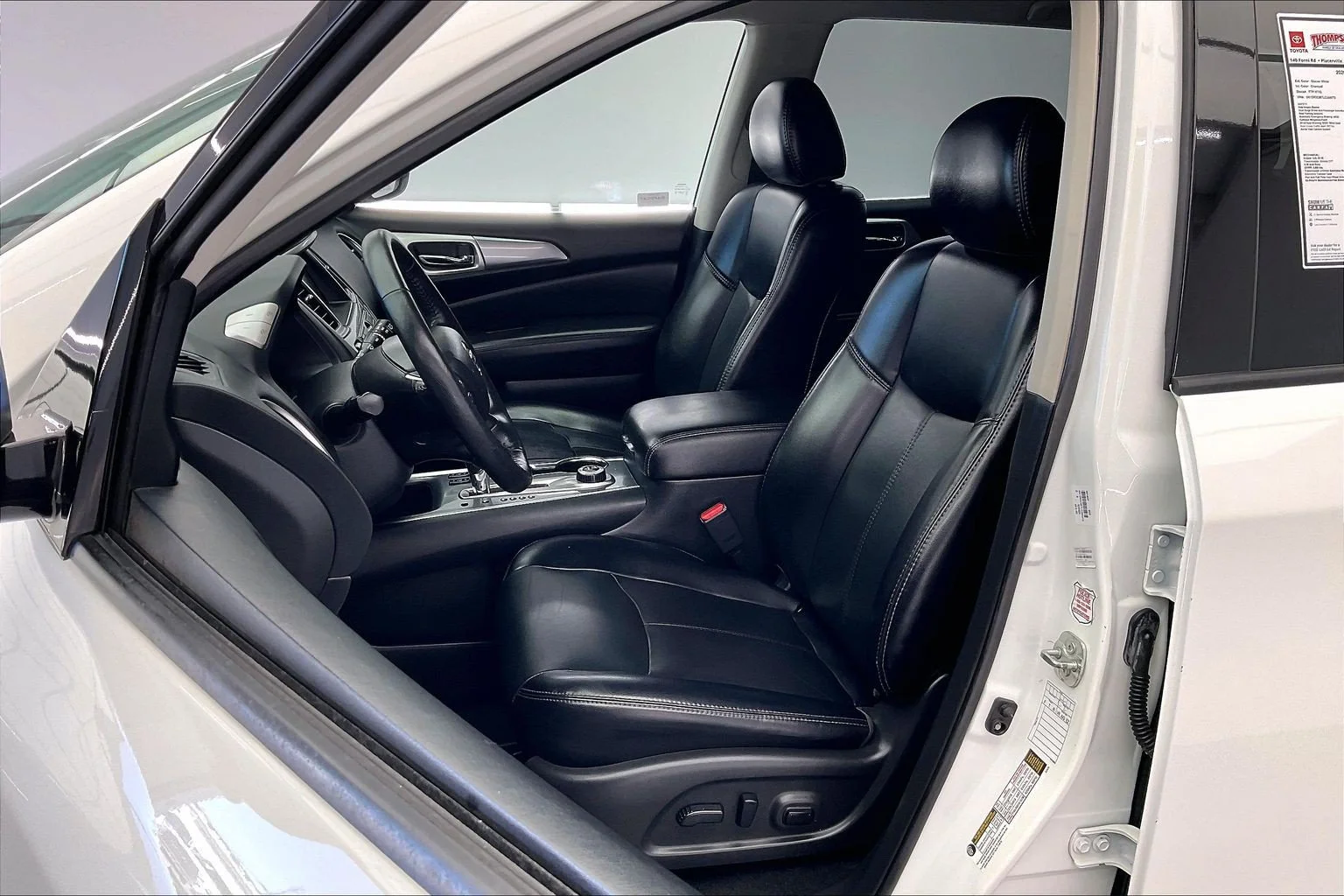 Used 2020 Glacier White Nissan SL image 18