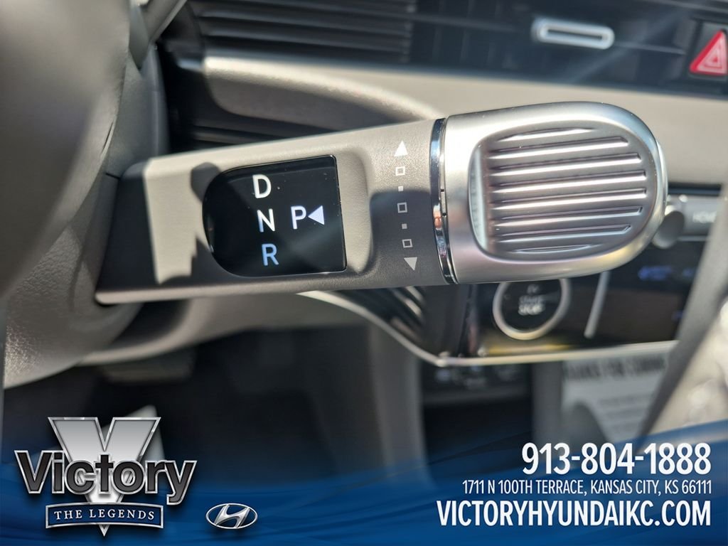 Used 2025 Green Hyundai SE image 23
