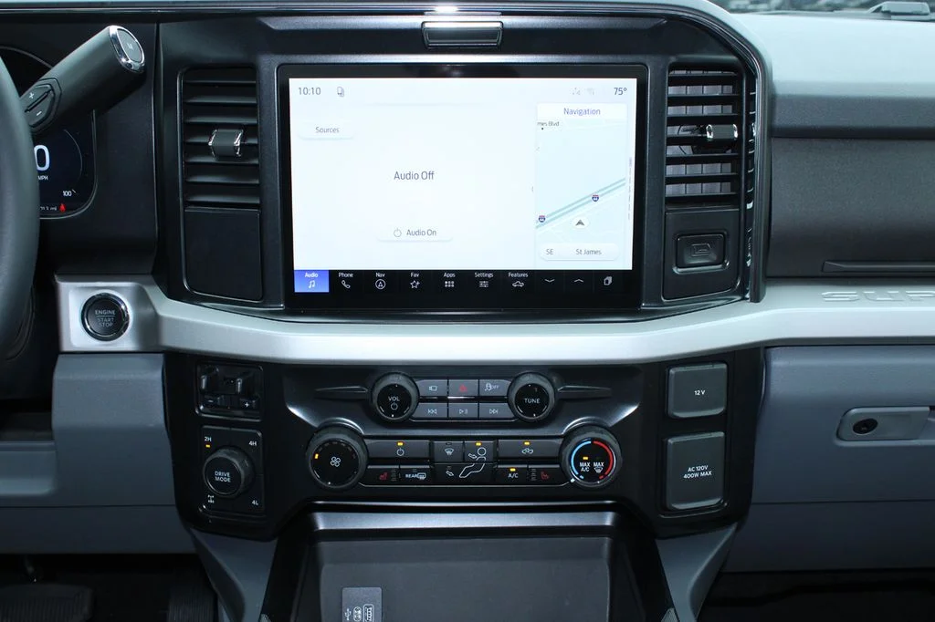 New 2027 Oxford White Ford F-350® XLT image 30