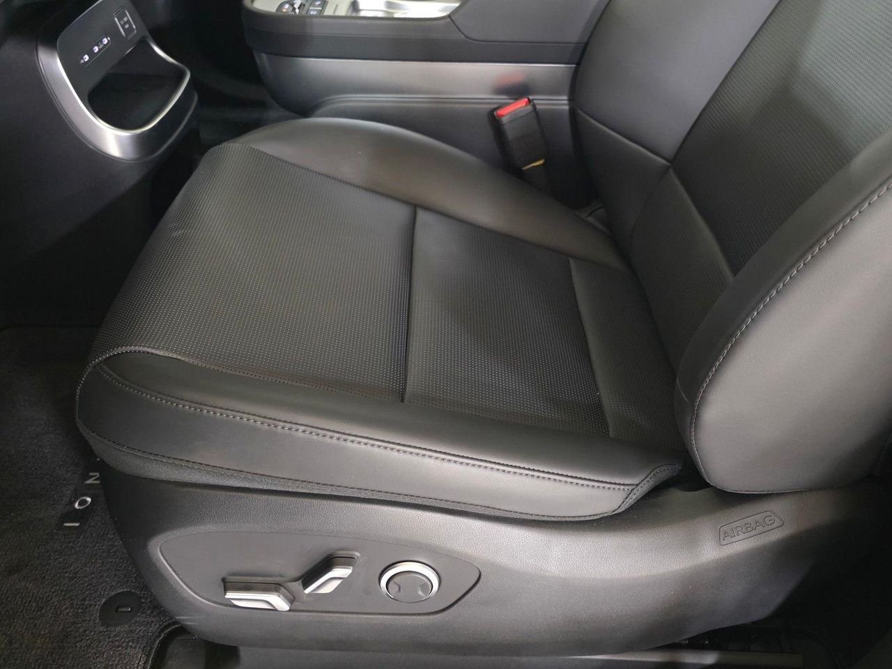 New 2026 Lucid Blue Hyundai Limited image 24