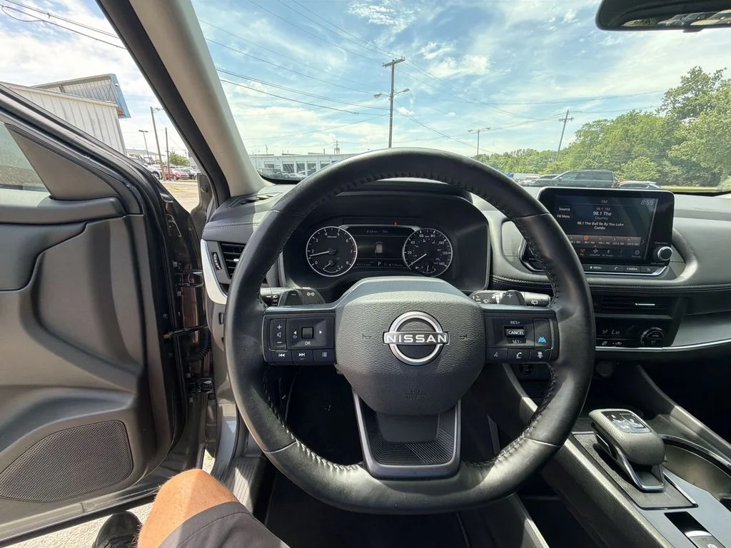 Used 2025 Gray Nissan SV image 14