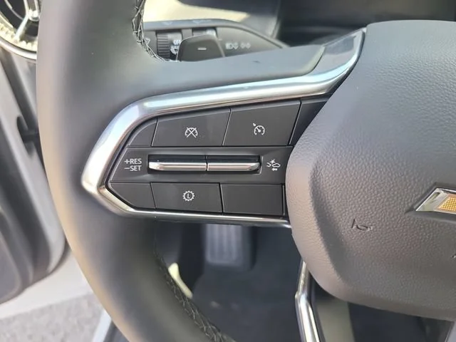 New 2027 Summit White Chevrolet LT image 24