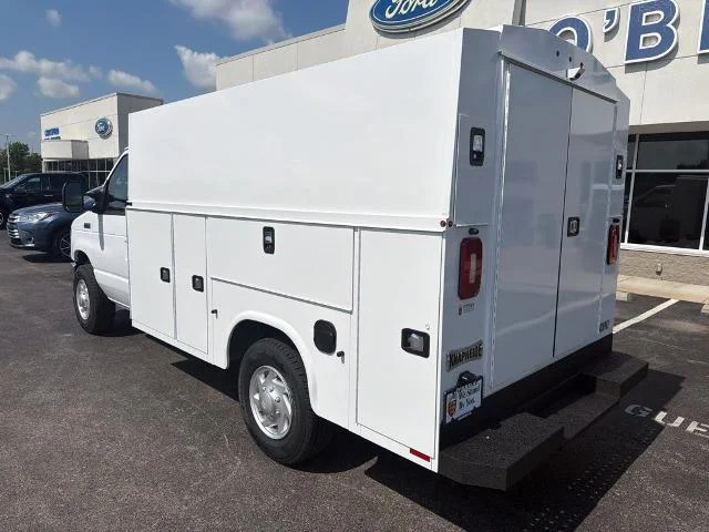 New 2027 Oxford White Ford E-350 SRW image 25
