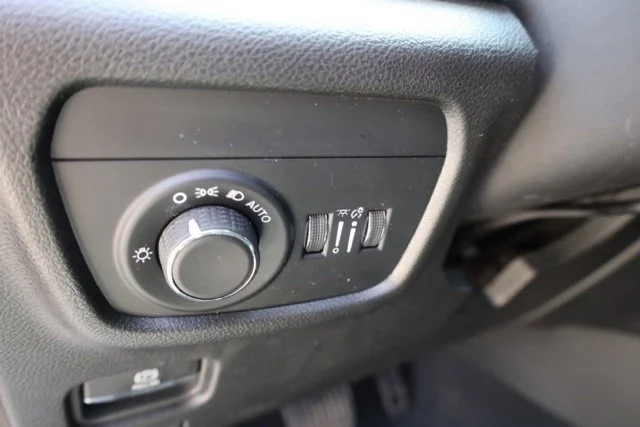 Used 2023 White Jeep Laredo image 19