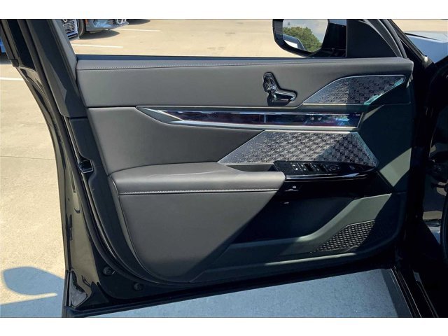 2026 BMW i7 50 - Photo 10