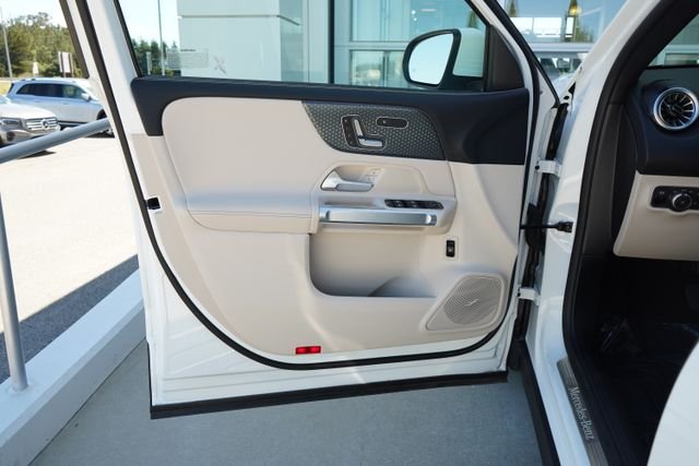 Certified Used 2025 White Mercedes-Benz GLB 250 image 15