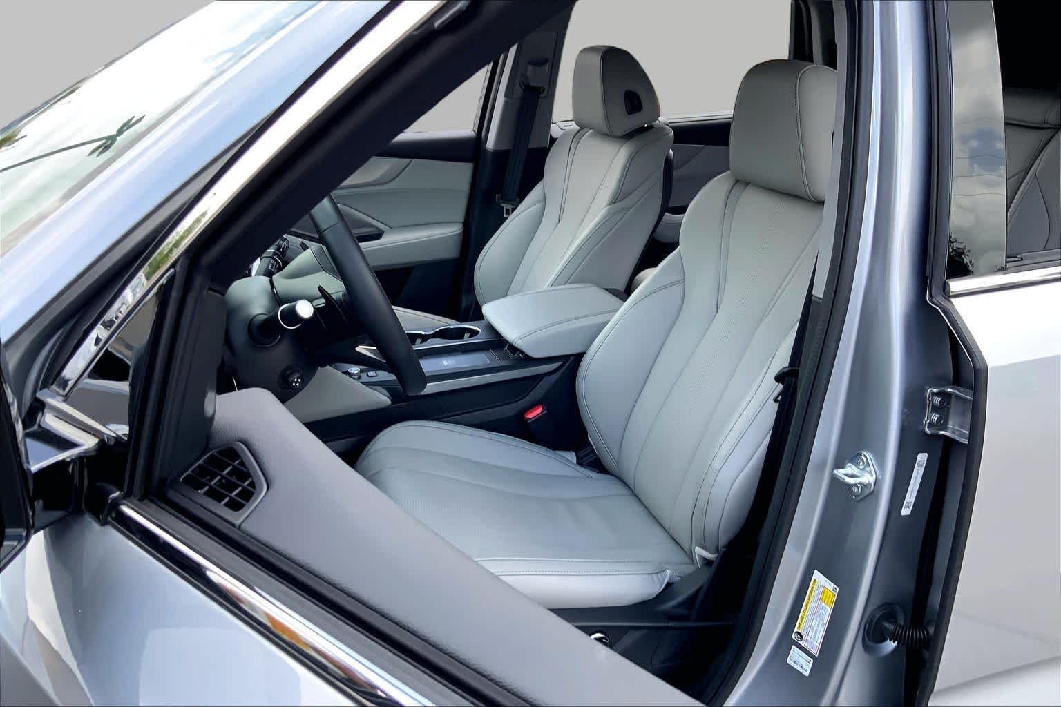 Used 2026 Solar Silver Metallic Acura w/Technology Package image 8