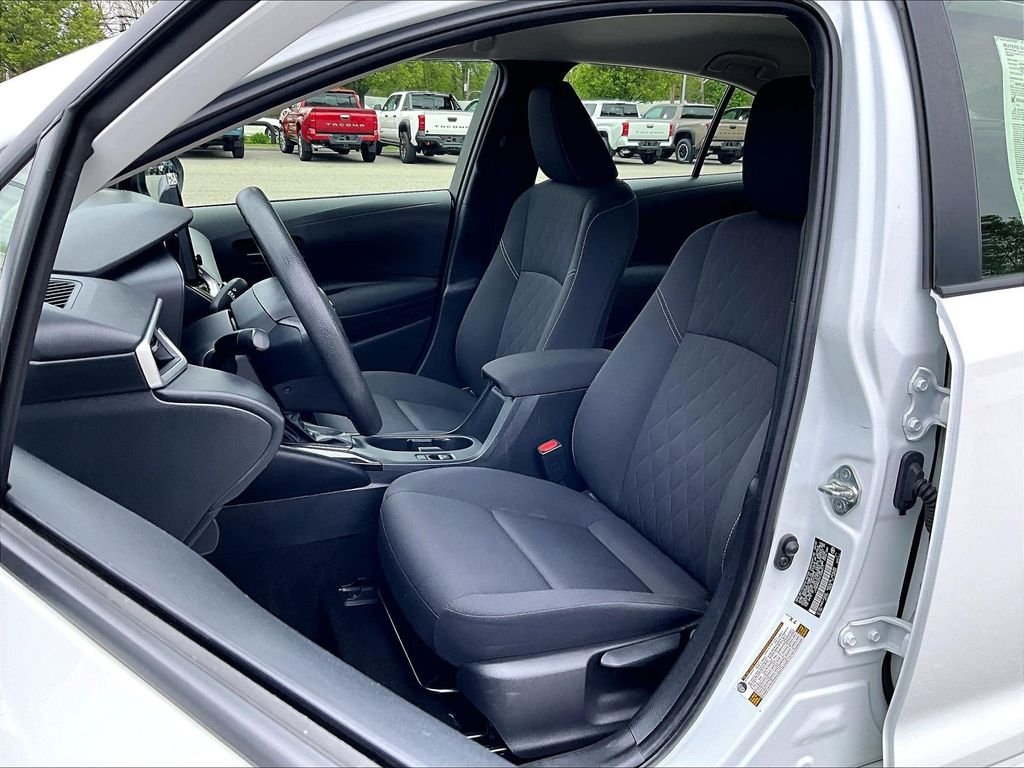 Used 2023 White Toyota LE image 10