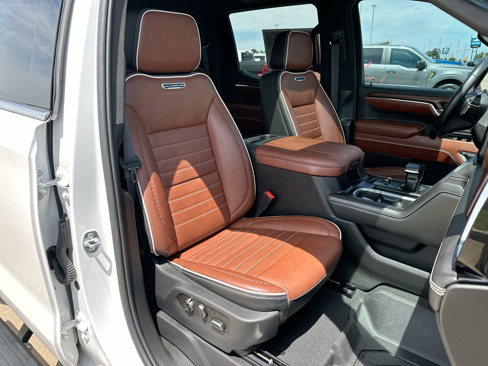 Used 2023 White Frost Tricoat GMC Denali Ultimate image 26