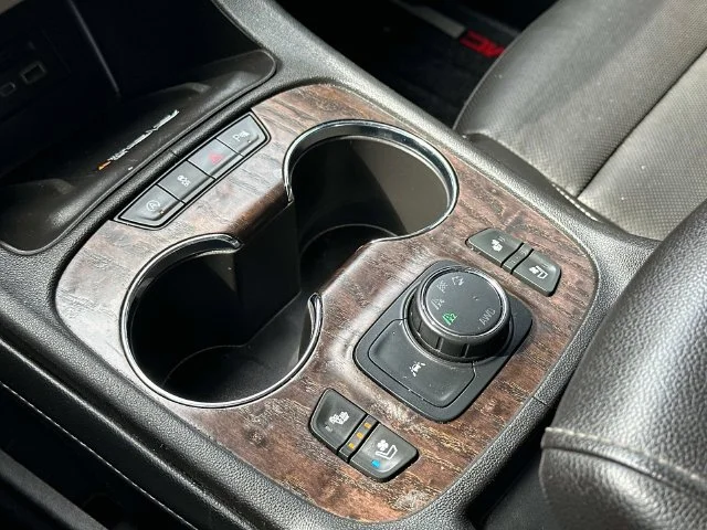 Used 2023 White GMC Denali image 32
