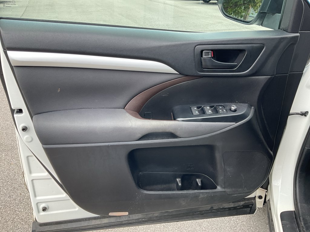 Used 2018 Blizzard Pearl Toyota LE image 12