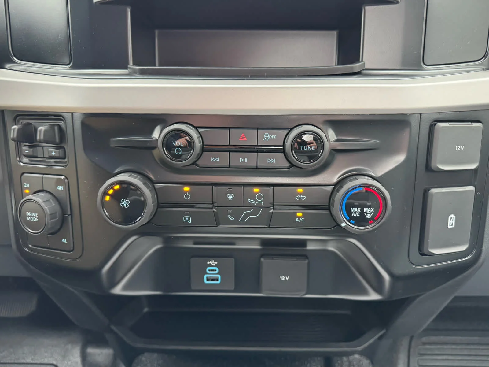New 2026 Carbonized Gray Metallic Ford XL image 16