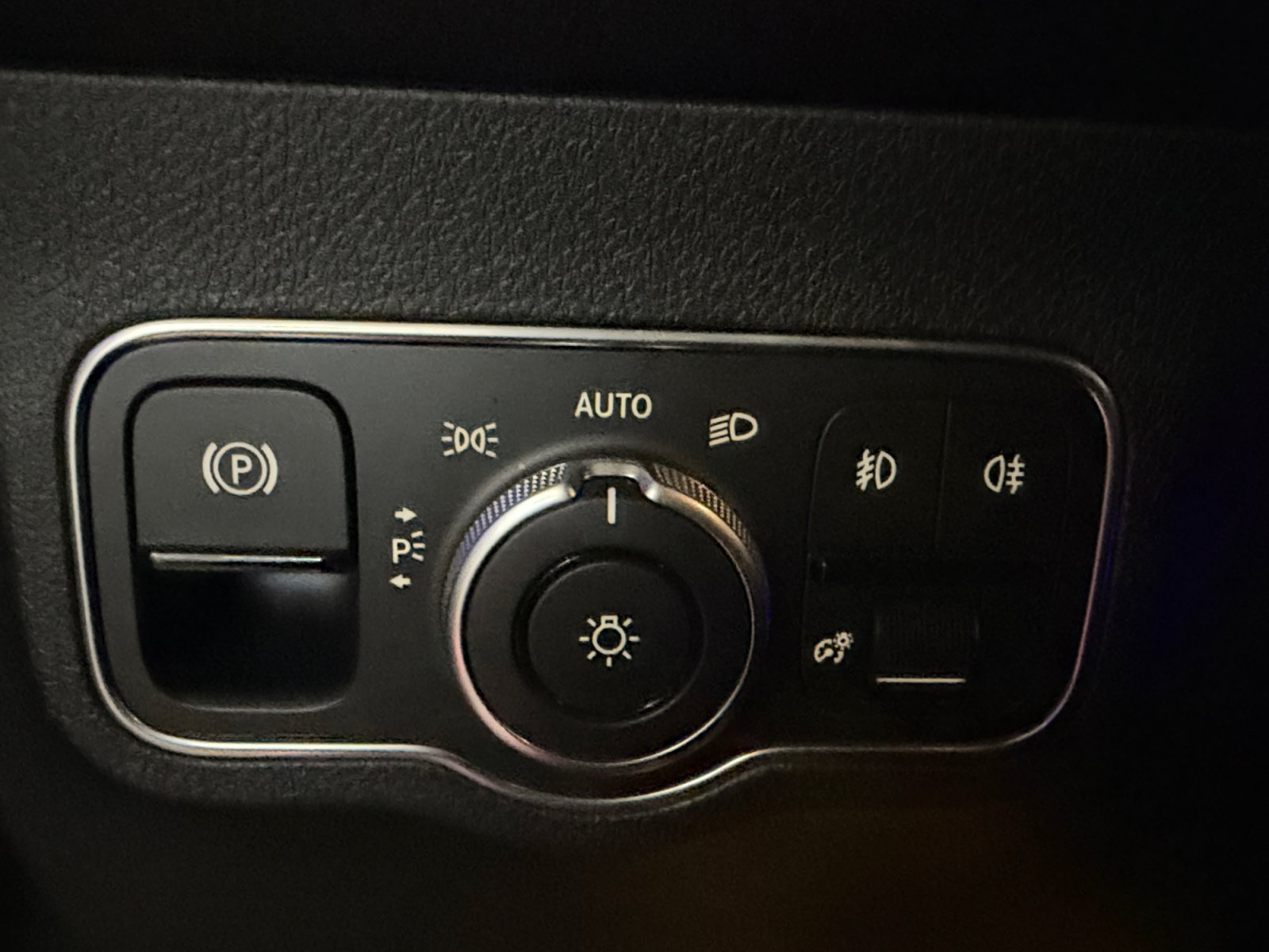 Certified Used 2025 Black Mercedes-Benz GLB 250 image 22