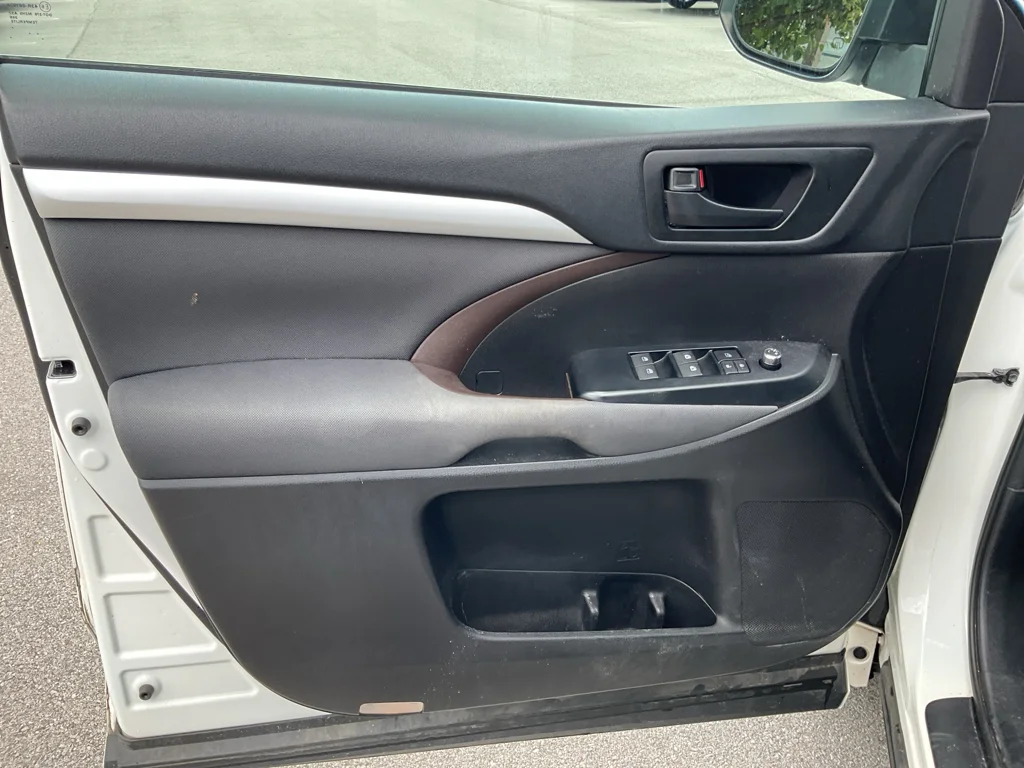 Used 2018 Blizzard Pearl Toyota LE image 12