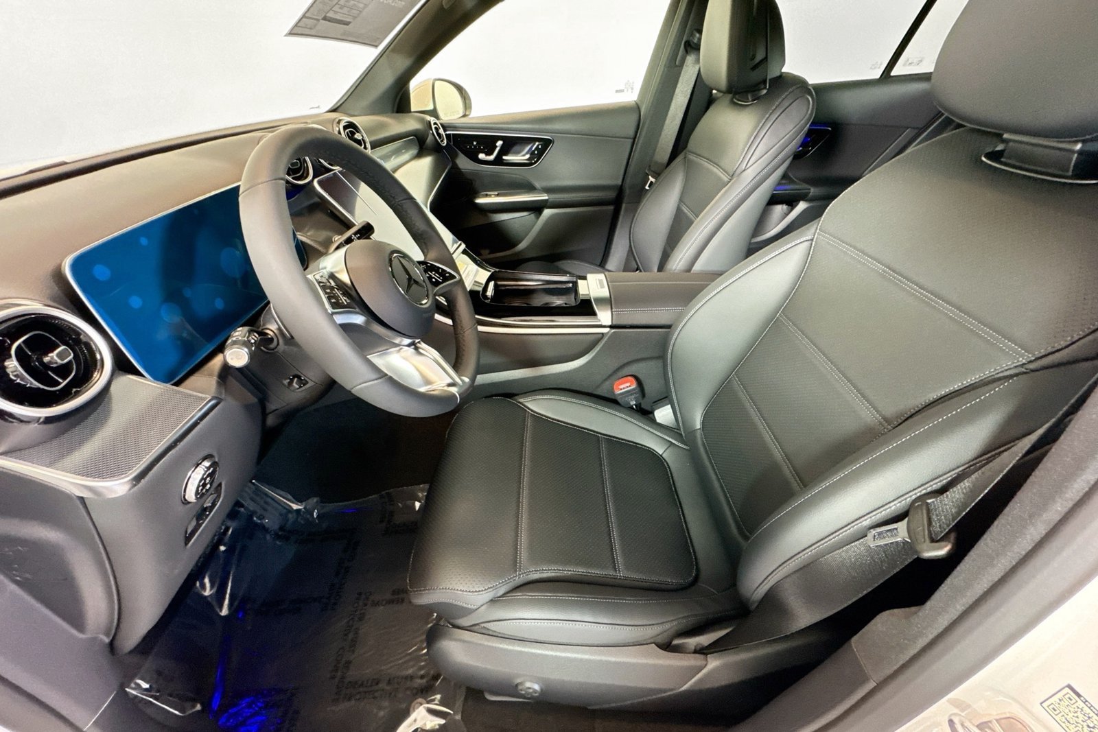 New 2026 Polar White Mercedes-Benz GLC 300 image 18