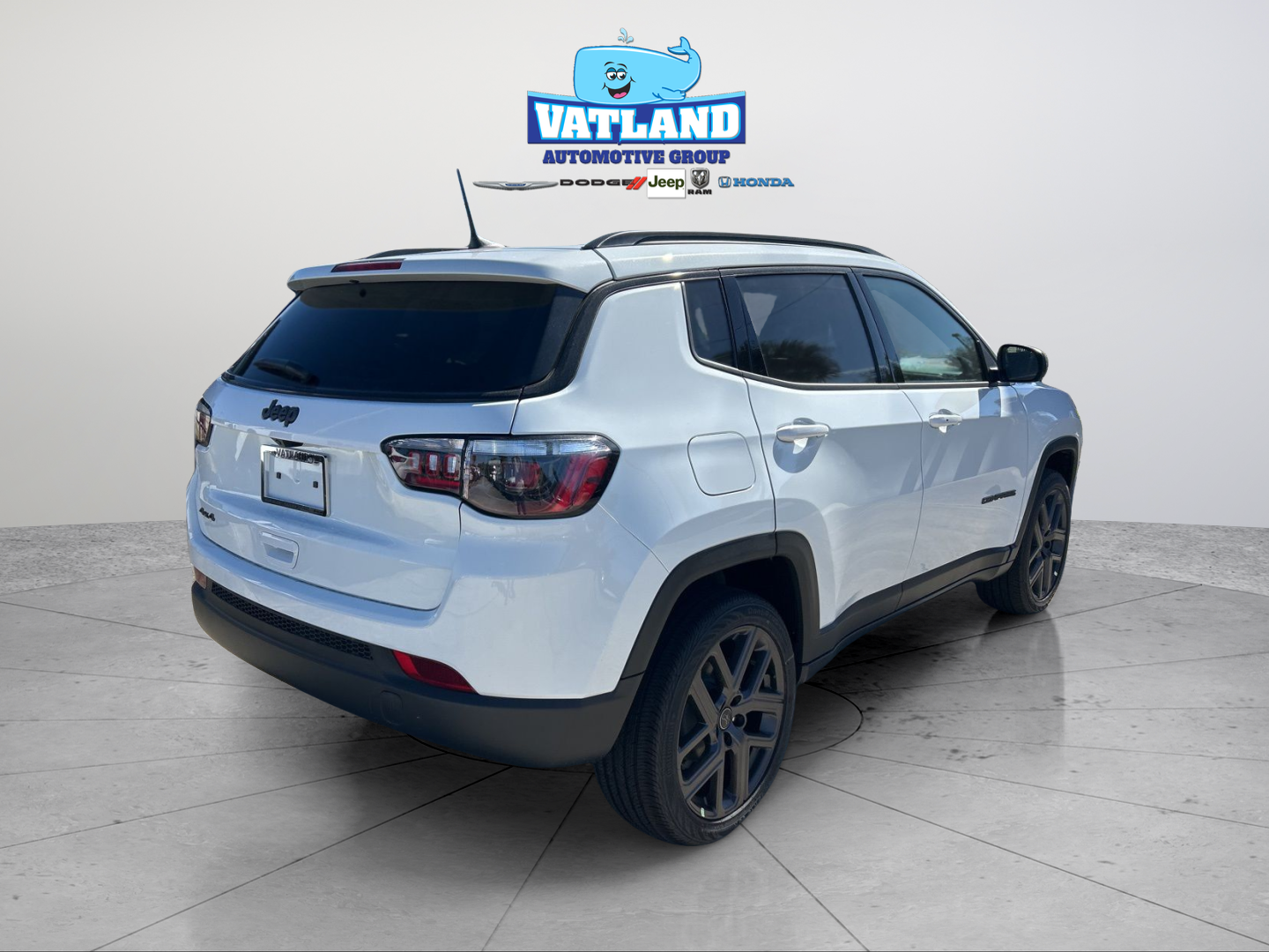 New 2026 Bright White Clear-Coat Exterior Paint Jeep Latitude image 5