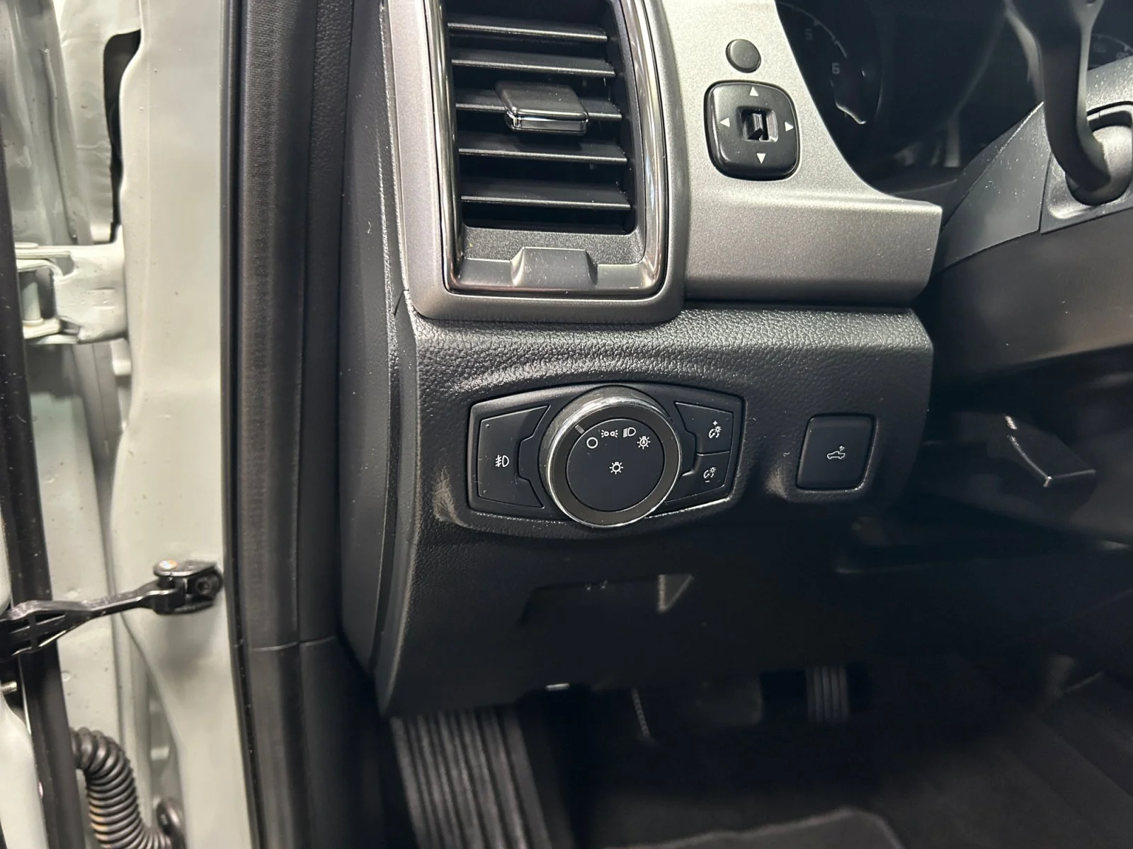 Used 2022 CACTUS GREY Ford XLT SuperCrew image 16