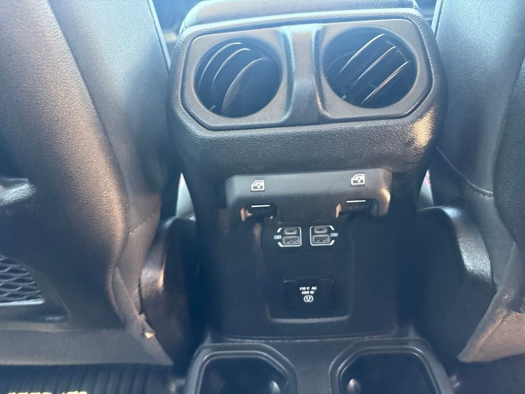 Used 2022 Silver Zynith Clearcoat Jeep Rubicon image 31