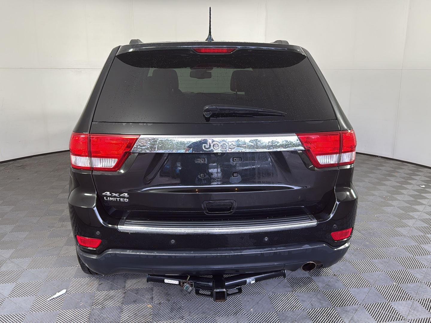 Used 2013 Brilliant Black Crystal Pearl Jeep Limited image 5