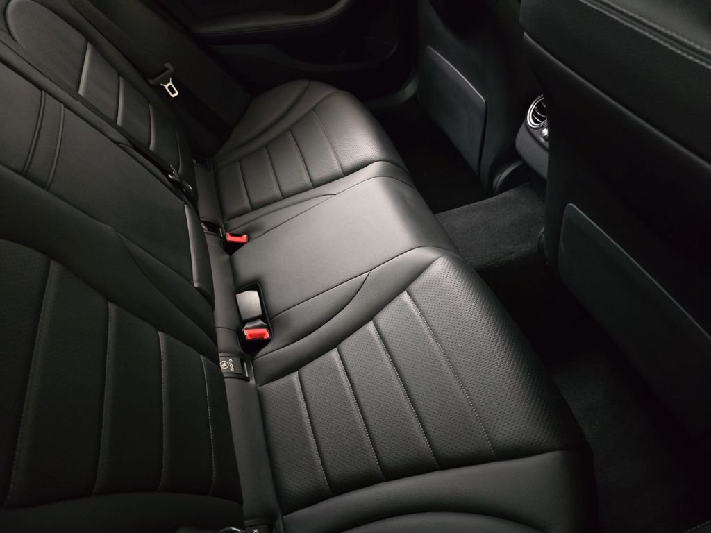 Used 2018  Mercedes-Benz C 300 image 13