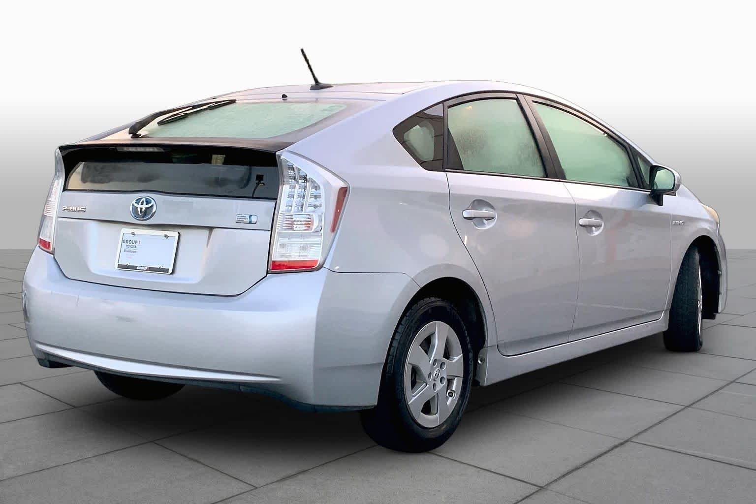 Used 2010 Classic Silver Metallic Toyota III image 11