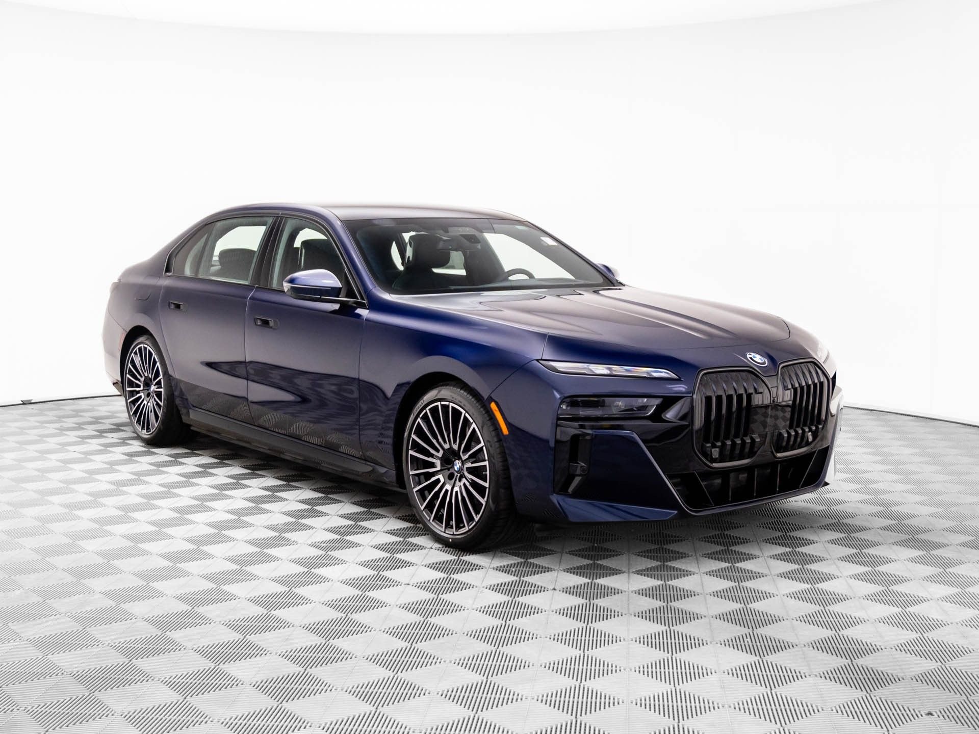 New 2026 Tanzanite Blue II Metallic BMW 750e xDrive image 8