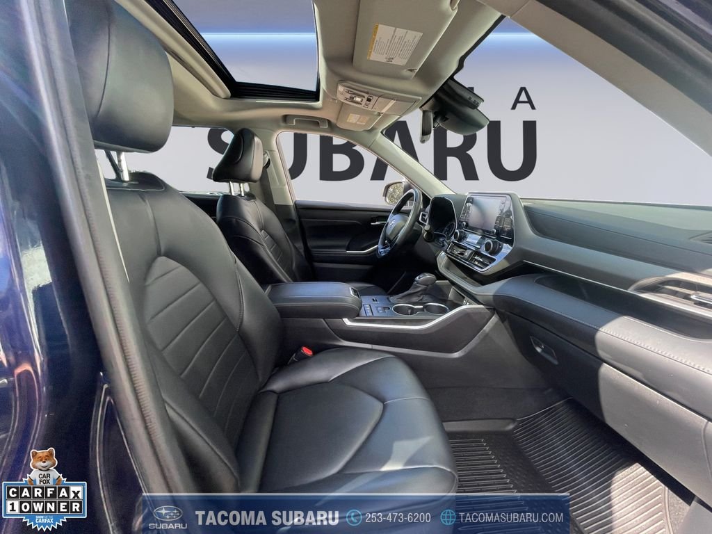 Used 2021  Toyota XLE image 17