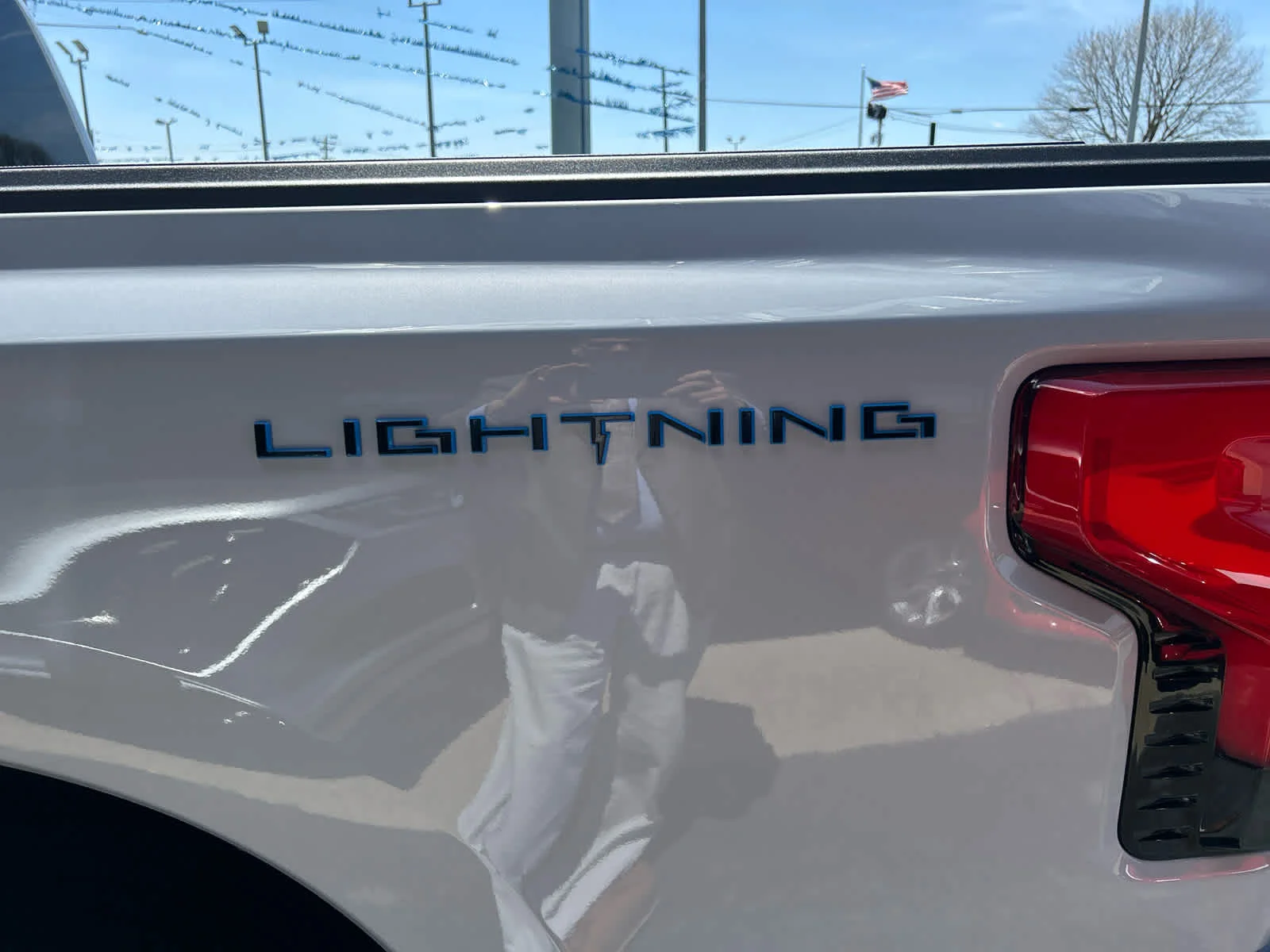 2025 Ford F-150 Lightning Flash - Photo 8