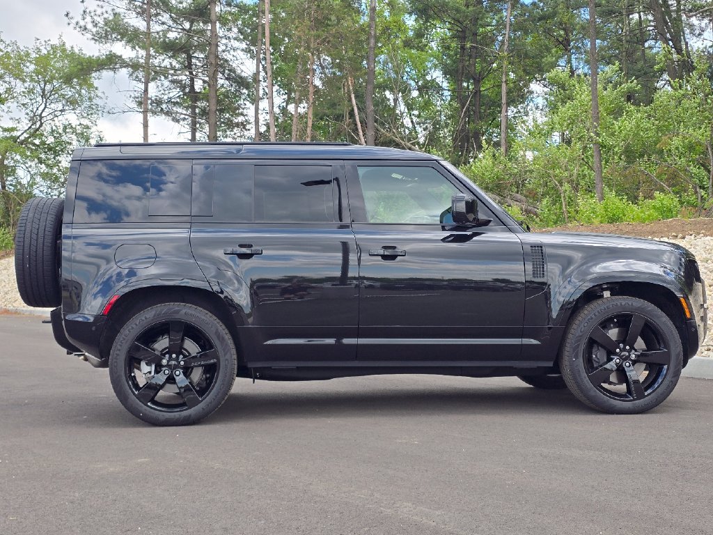 New 2026 Santorini Black Land Rover X-Dynamic se image 7