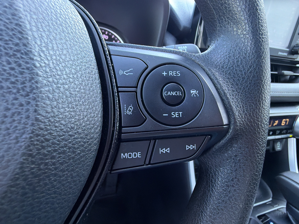 Used 2020 Silver Toyota XLE image 19