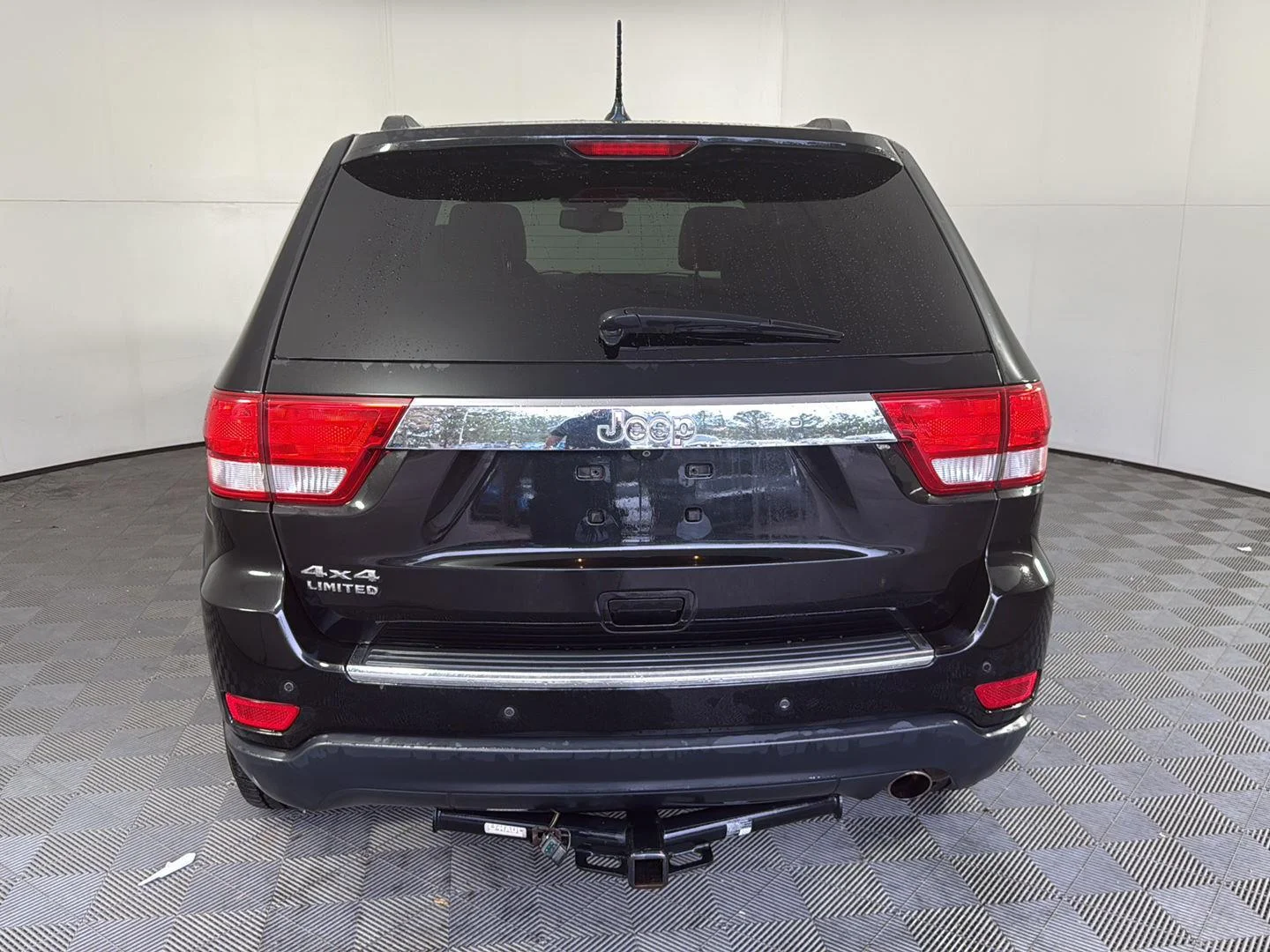 Used 2013 Brilliant Black Crystal Pearl Jeep Limited image 5