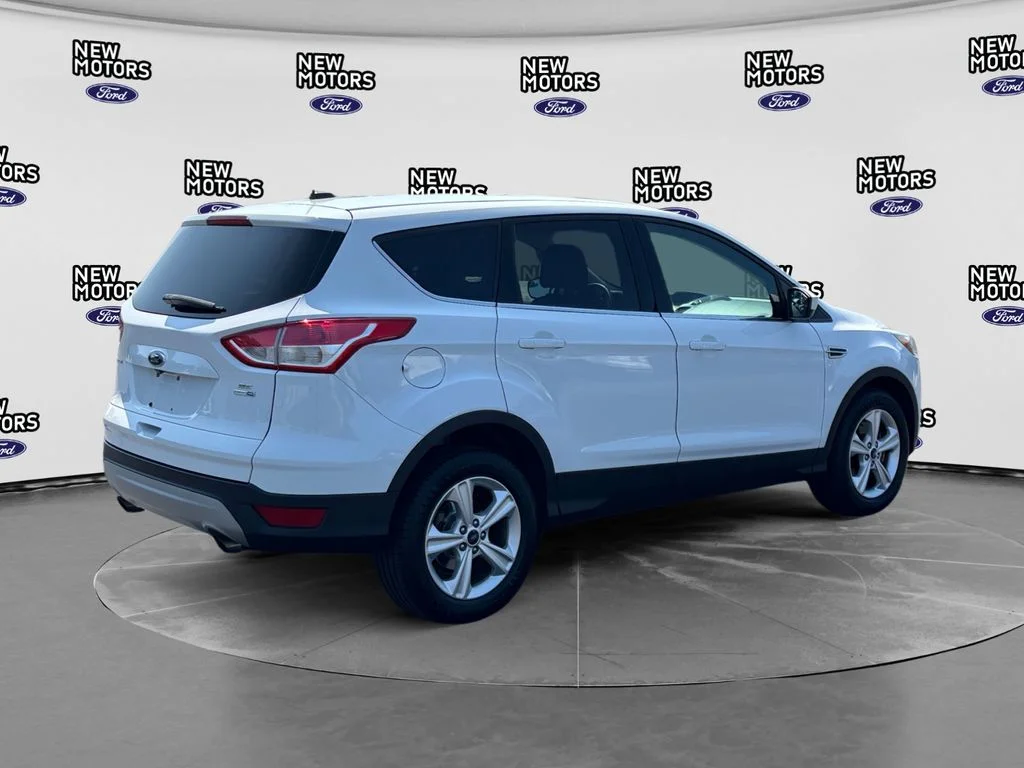 Used 2016 Oxford White Ford SE image 5