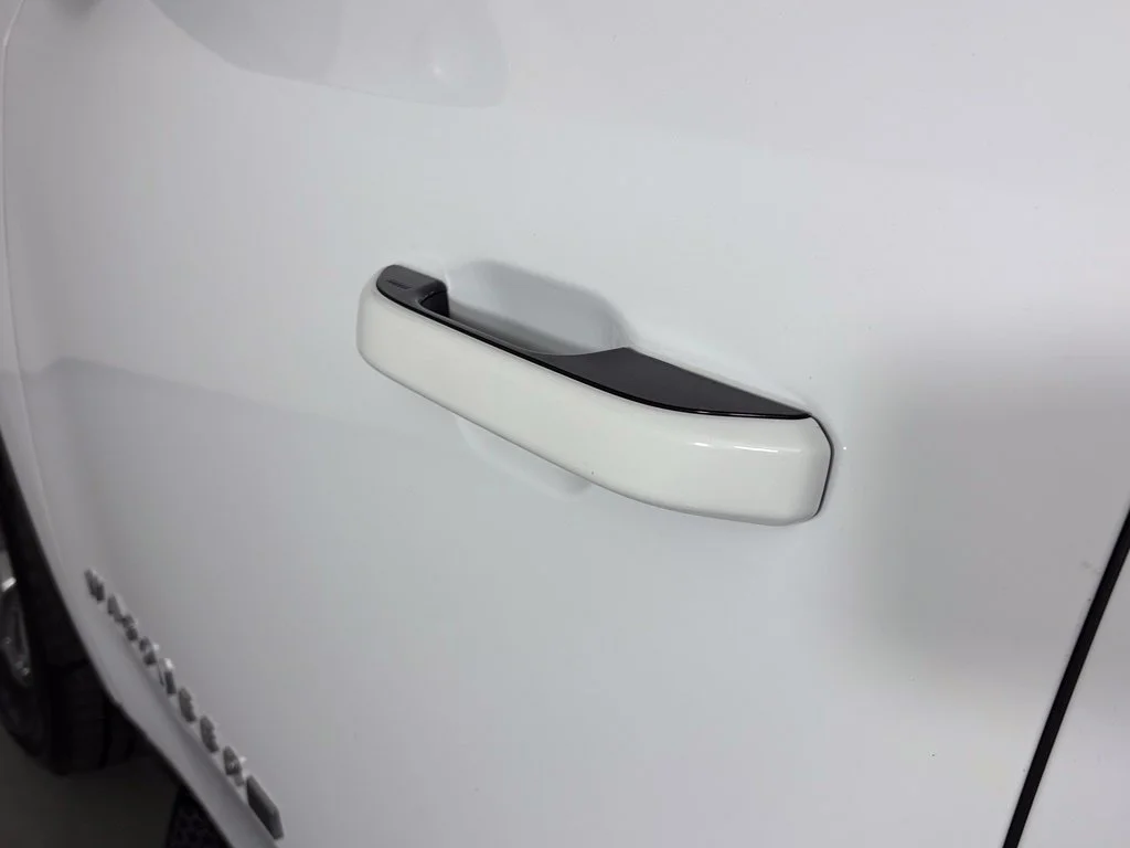Used 2023 White Jeep Base image 11