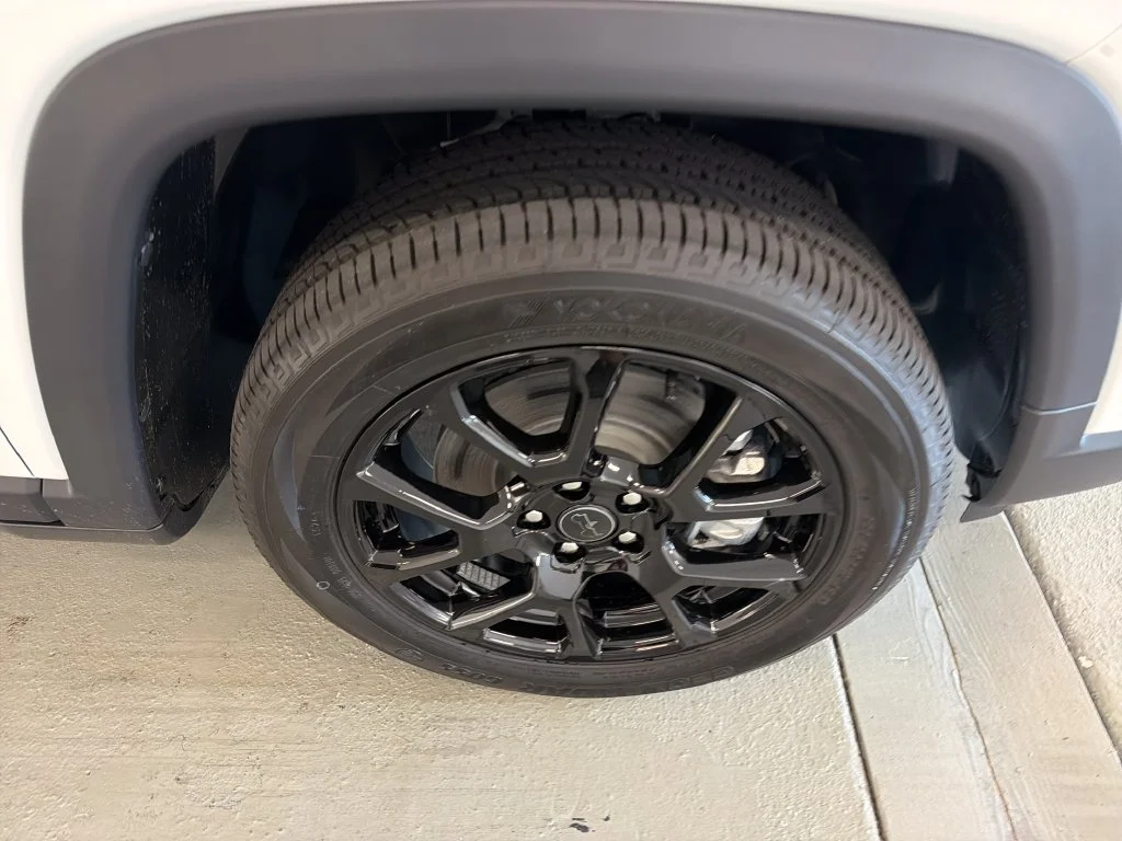 New 2027 White Jeep Latitude image 4