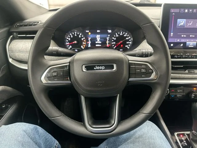 Used 2024 White Jeep Latitude image 12