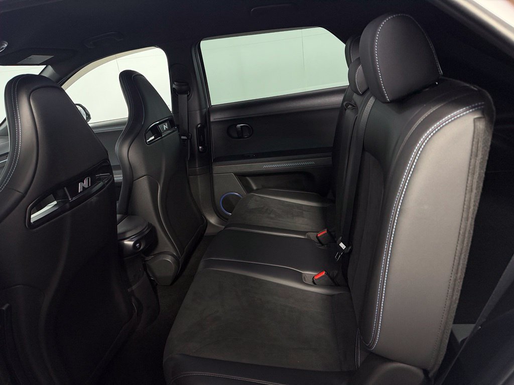 Used 2025 White Hyundai Base image 15